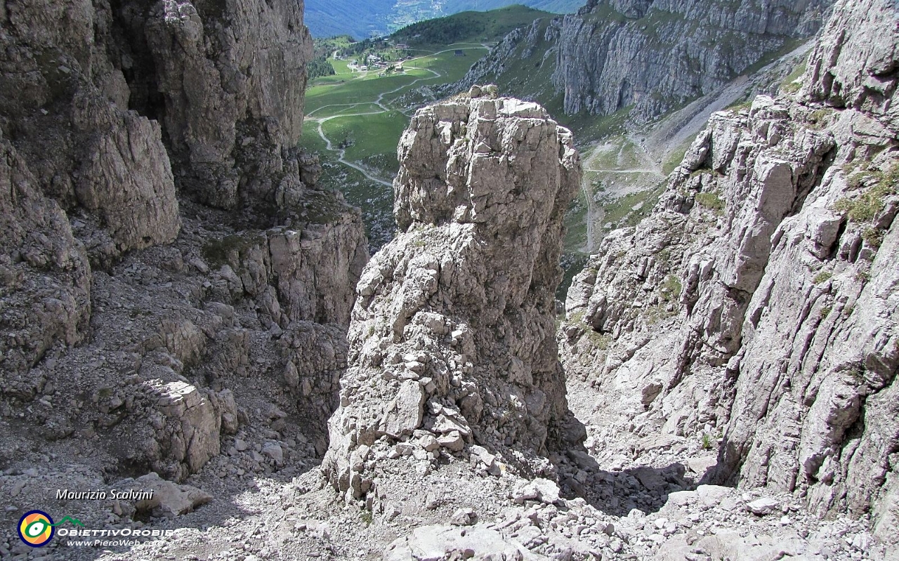 44 Ridiscendo dal canalone della via normale....JPG